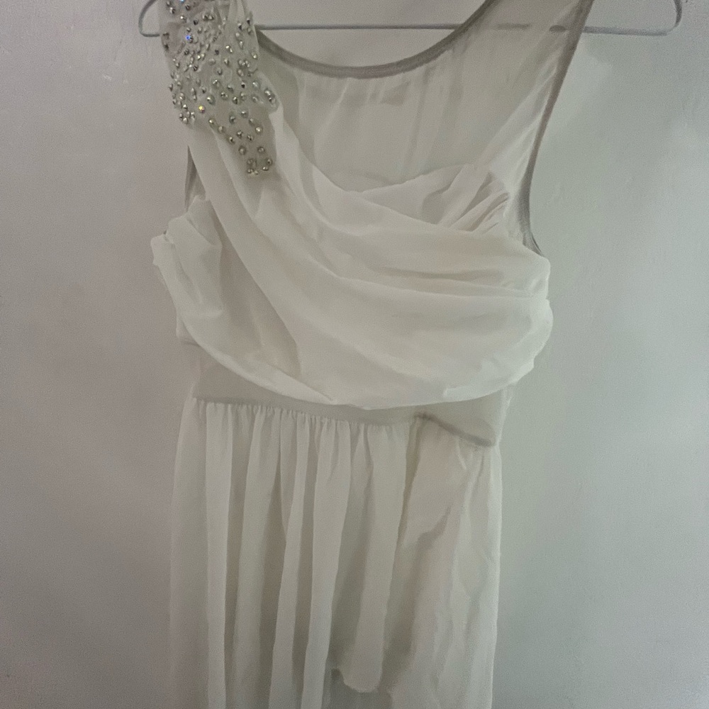 Elegant White Sleeveless costume 

Kids lyrical costume